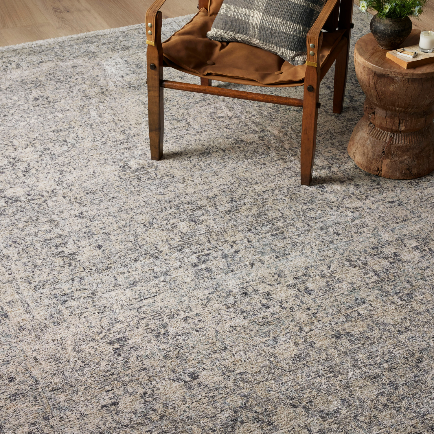 Surface detail of Homvirex Alie Stone Mist rug