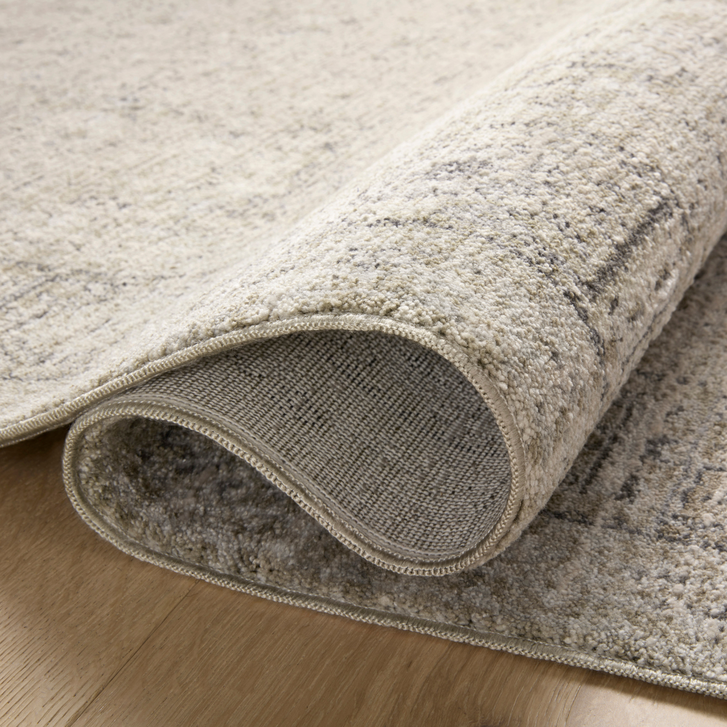 Edge and backing detail of Homvirex Alie Taupe Dove rug