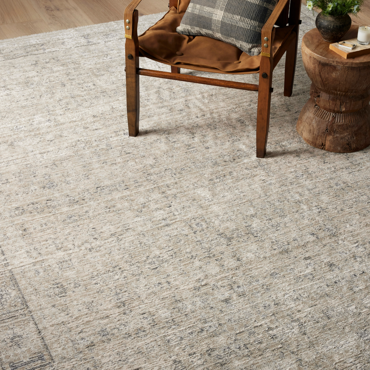 Surface detail of Homvirex Alie Taupe Dove rug